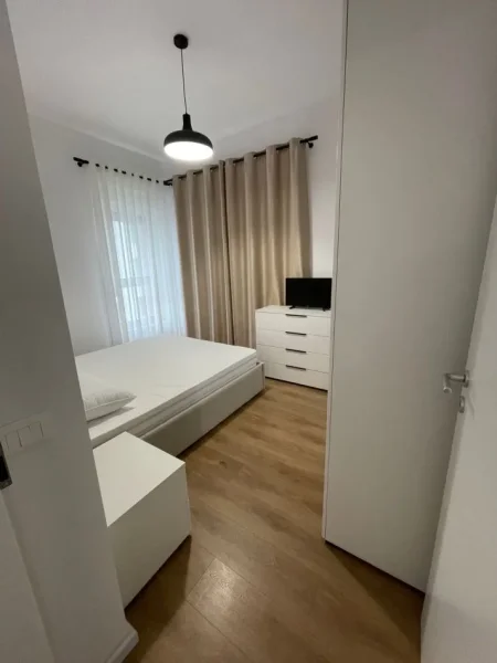 Tirane, jepet me qera apartament 2+1+Ballkon , 600 € (Kompleksi Kadiu)