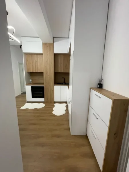 Tirane, jepet me qera apartament 2+1+Ballkon , 600 € (Kompleksi Kadiu)