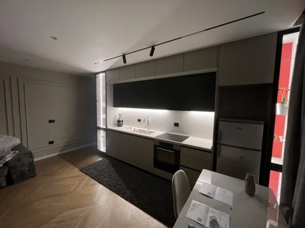 Tirane, jepet me qera nga Pronari, pa-komision apartament+verande | Penthouse 1+1+Aneks+Ballkon Kati 1, 700 € (Kodra 1)