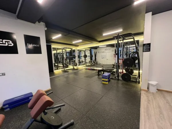 Tirane, shitet ambjent biznesi Kati 1, 120 m² (Bllok)