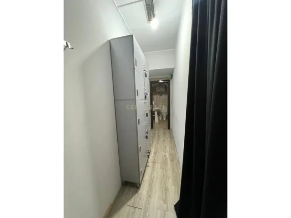 Tirane, shitet ambjent biznesi Kati 1, 120 m² (Bllok)