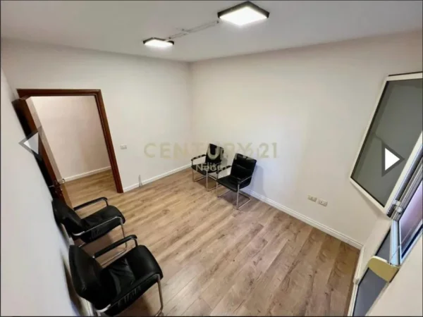 Tirane, jepet me qera zyre Kati 5, 82 m² 700 € (Rruga e Kavajes)