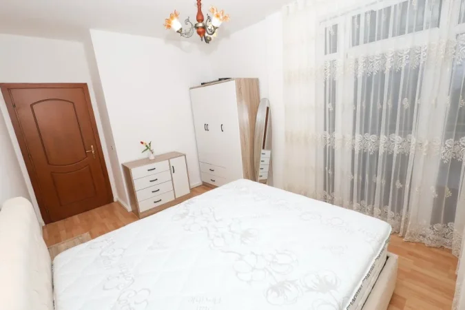 Tirane, jepet me qera apartament 2+1 Kati 2, 100 m² 700 € (Kopshti Botanik)