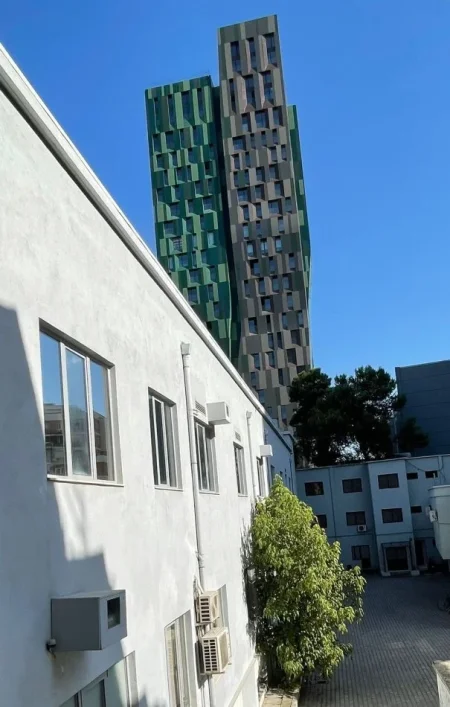 Tirane, jepet me qera apartament 1+1 Kati 2, 70 m² 600 € (Qender tek Posta prane Myslym Shyrit)