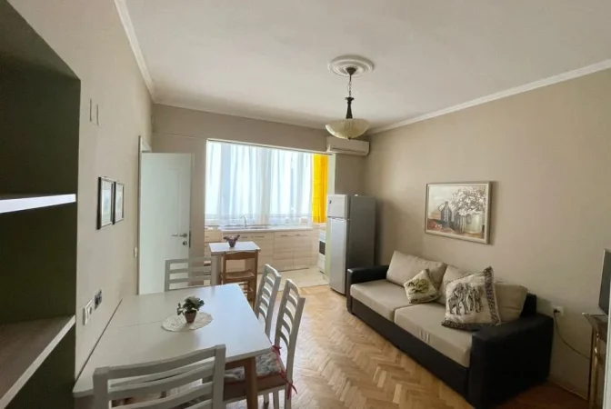 Tirane, jepet me qera apartament 1+1 Kati 2, 70 m² 600 € (Qender tek Posta prane Myslym Shyrit)