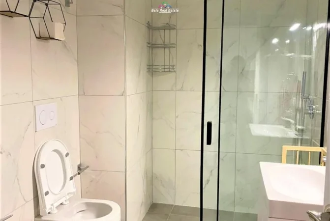 Tirane, jepet me qera apartament 1+1 Kati 10, 68 m² 520 € (Rruga Kongresi i Manastirit)