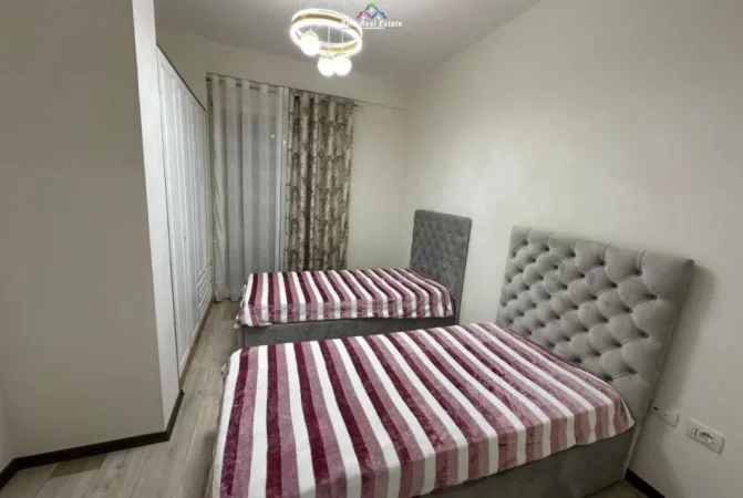 Tirane, jepet me qera apartament 2+1 Kati 2, 110 m² 850 € (Rruga Hamdi Sina)