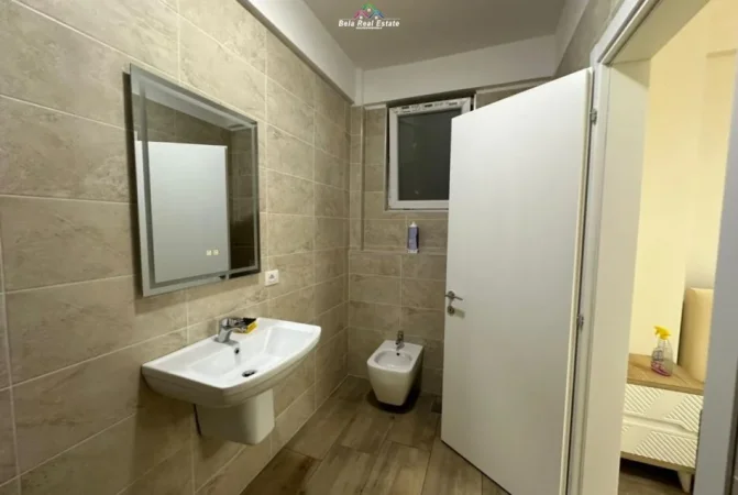 Tirane, jepet me qera apartament 2+1 Kati 2, 110 m² 850 € (Rruga Hamdi Sina)