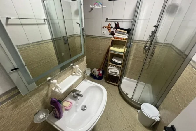 Tirane, jepet me qera apartament 3+1+Ballkon Kati 3, 100 m² 1.200 € (bulevardi bajram curri)