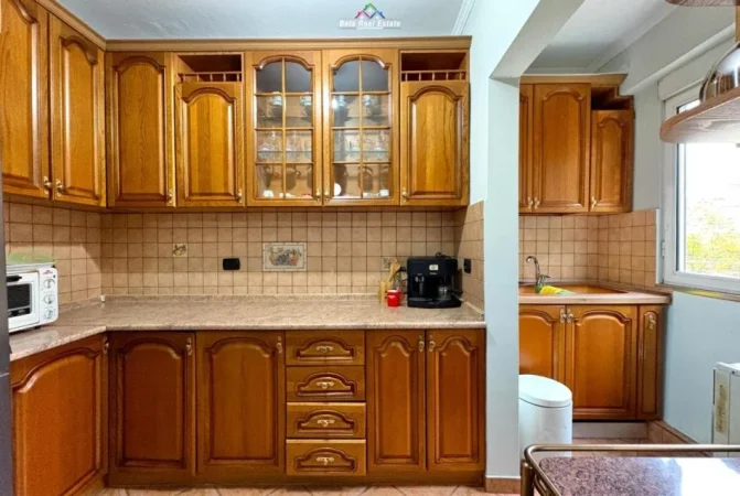 Tirane, jepet me qera apartament 1+1 Kati 2, 70 m² 520 € (Rruga Pandi Dardha)