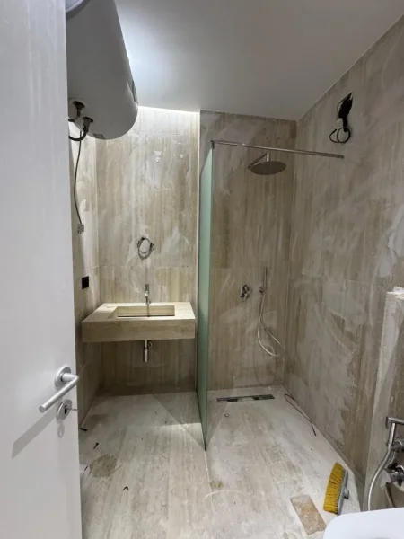 Tirane, jepet me qera hotel Kati 2, 200 m² 3.500 € (Rruga Pjeter Bogdani)