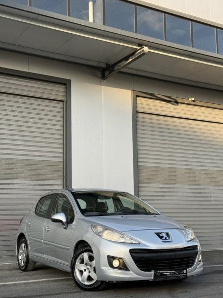 Durres, shes makine Peugeot 207 1.4 nafte Nafte, gri metalizato manuale Klima 136 km 4.700 €