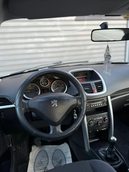 Durres, shes makine Peugeot 207 1.4 nafte Nafte, gri metalizato manuale Klima 136 km 4.700 €