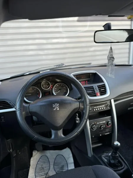 Durres, shes makine Peugeot 207 1.4 nafte Nafte, gri metalizato manuale Klima 136 km 4.700 €