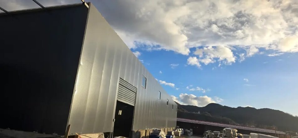 Tirane, jepet me qera magazine Kati 0, 440 m² 2.000 € (Peze)