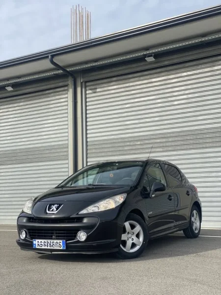 Durres, shitet makine Peugeot 207 Nafte, e zeze manuale Kondicioner 101.000 km 4.800 €