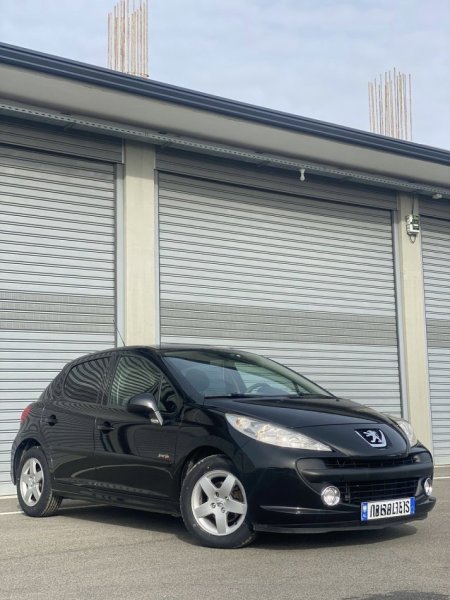 Durres, shitet makine Peugeot 207 Nafte, e zeze manuale Kondicioner 101.000 km 4.800 €