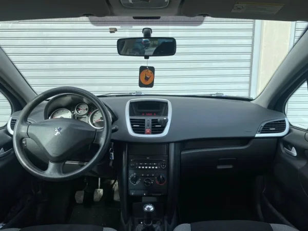 Durres, shitet makine Peugeot 207 Nafte, e zeze manuale Kondicioner 101.000 km 4.800 €