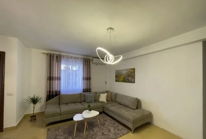 Tirane, jepet me qera apartament 2+1 Kati 4, 83 m² 750 € (Qender)
