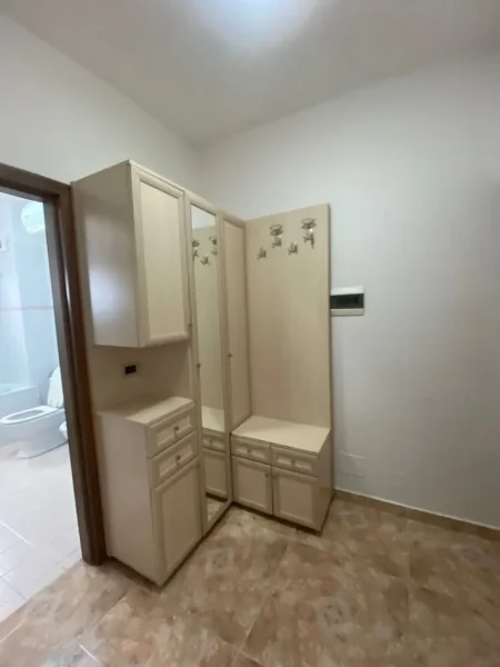 Tirane, jepet me qera apartament 2+1 Kati 10, 80 m² 650 € (Rruga e Kavajes)