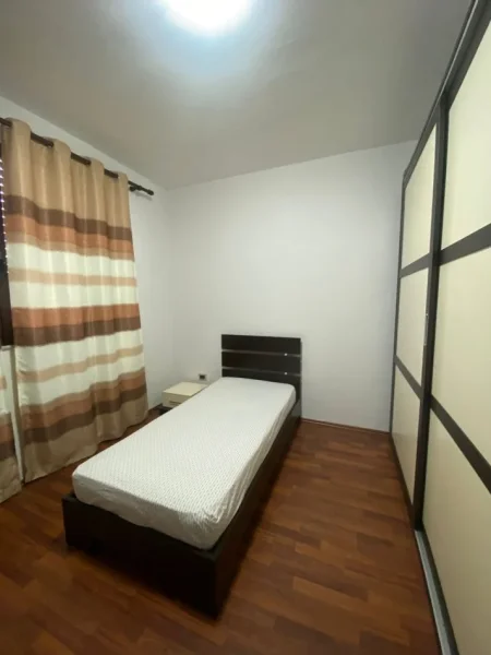Tirane, jepet me qera apartament 2+1 Kati 10, 80 m² 650 € (Rruga e Kavajes)