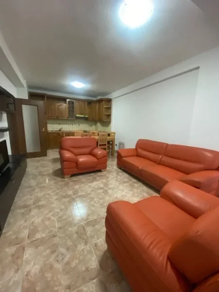 Tirane, jepet me qera apartament 2+1 Kati 10, 80 m² 650 € (Rruga e Kavajes)
