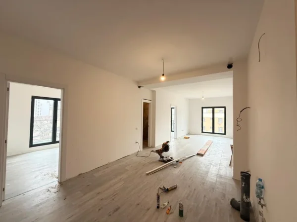 Tirane, jepet me qera zyre , 100 m² 1.000 € (Qender)