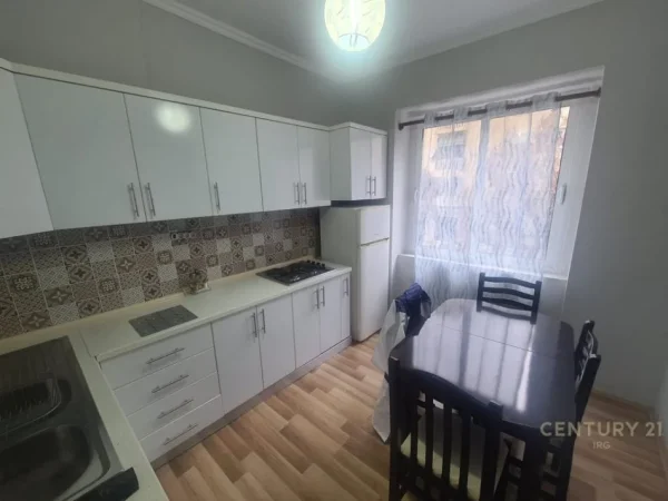 Tirane, jepet me qera apartament 1+1 Kati 2, 70 m² 600 € (rruga e durresit)