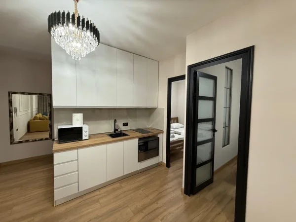 Tirane, jepet me qera apartament 2+1 Kati 5, 850 € (Islam alla)