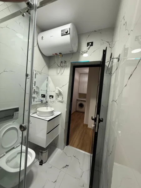 Tirane, jepet me qera apartament 2+1 Kati 5, 850 € (Islam alla)