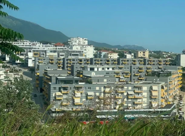 Tirane, shitet apartament 2+1+Ballkon Kati 3, 109 m² 120.000 € (Rruga Dalip Topi ( Kompleksi Tom Doshit))