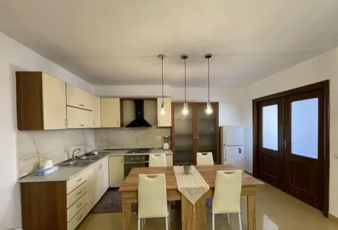 Tirane, jepet me qera 2+1 Kati 4, 85 m² 750 € (Sheshi Skenderbej)