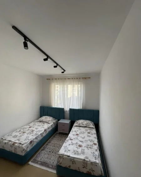 Tirane, jepet me qera 2+1 Kati 4, 85 m² 750 € (Sheshi Skenderbej)
