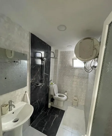 Tirane, jepet me qera 2+1 Kati 4, 85 m² 750 € (Sheshi Skenderbej)