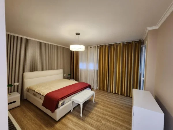 Tirane, jepet me qera apartament 2 Katshe Kati 0, 200 m² 2.500 € (TEG)