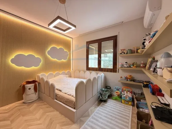 Tirane, shitet apartament 2+1+Ballkon Kati 2, 105 m² 242.000 € 