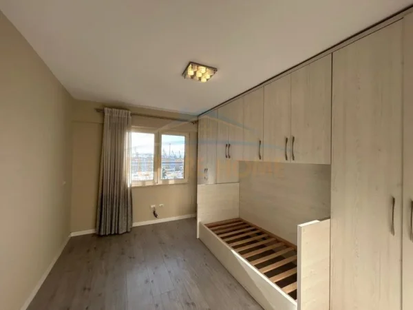 Tirane, shes apartament 2+1+Ballkon Kati 5, 76 m² 140.000 € (RRUGA E PORTIT)