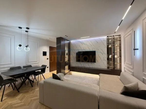 Tirane, shitet apartament 2+1+Ballkon Kati 2, 105 m² 242.000 € (Kopshti Botanik)
