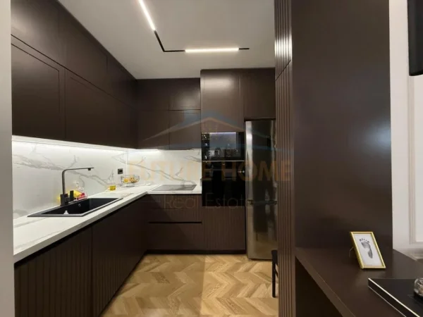 Tirane, shitet apartament 2+1+Ballkon Kati 2, 105 m² 242.000 € (Kopshti Botanik)