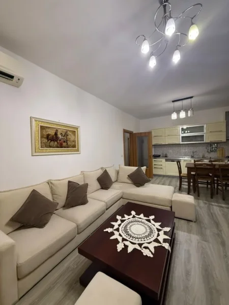 Tirane, jepet me qera apartament 2+1 Kati 1, 100 m² 650 € (Don Bosko)