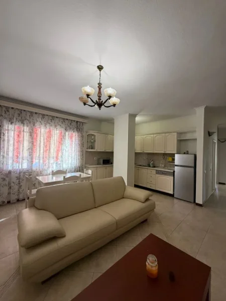 Tirane, jepet me qera apartament 2+1 Kati 4, 90 m² 750 € (Bllok)