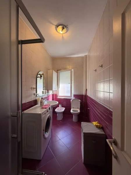 Tirane, jepet me qera apartament 2+1 Kati 4, 90 m² 750 € (Bllok)