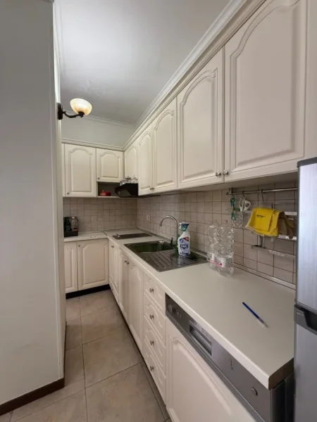 Tirane, jepet me qera apartament 2+1 Kati 4, 90 m² 750 € (Bllok)