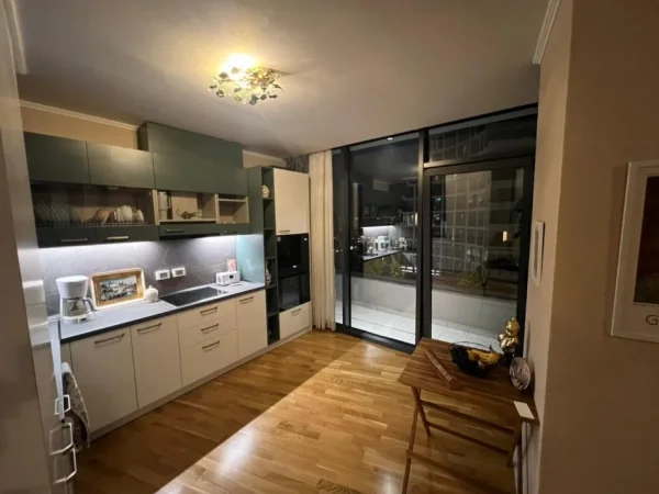 Tirane, jepet me qera apartament 2+1 Kati 9, 2.000 € (Rruga Kristo Luarasi / Diga e Liqenit)