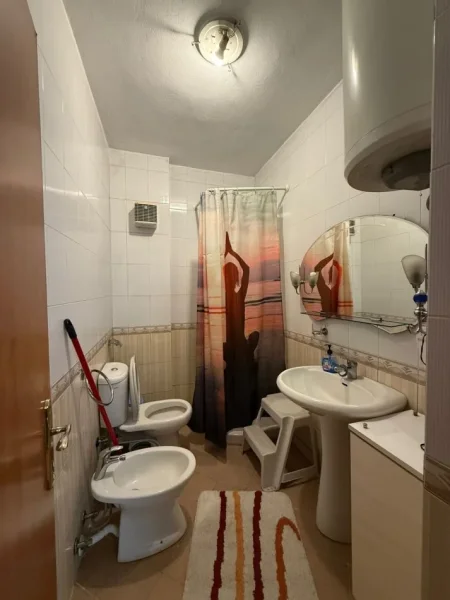 Tirane, jepet me qera apartament 2+1 Kati 3, 100 m² 550 € (Kodra e Diellit)