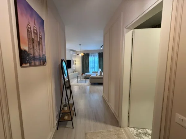 Tirane, shes apartament 2+1+Ballkon Kati 2, 107 m² 300.000 € (Rruga Liqeni / Radison Hotel)