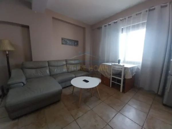 Tirane, jepet me qera apartament 3+1+Ballkon Kati 6, 110 m² 700 € (Stacioni i Trenit)