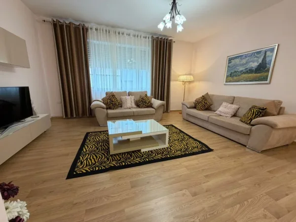 Tirane, jepet me qera apartament 2+1 Kati 2, 122 m² 700 € (Rruga Eduard Mano/Liqeni i Thate)