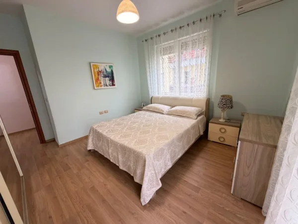 Tirane, jepet me qera apartament 2+1 Kati 3, 112 m² 650 € (Rruga Eduard Mano)
