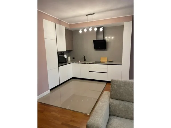 Tirane, jepet me qera apartament 2+1+Ballkon Kati 6, 120 m² 1.200 € (delijorgji)